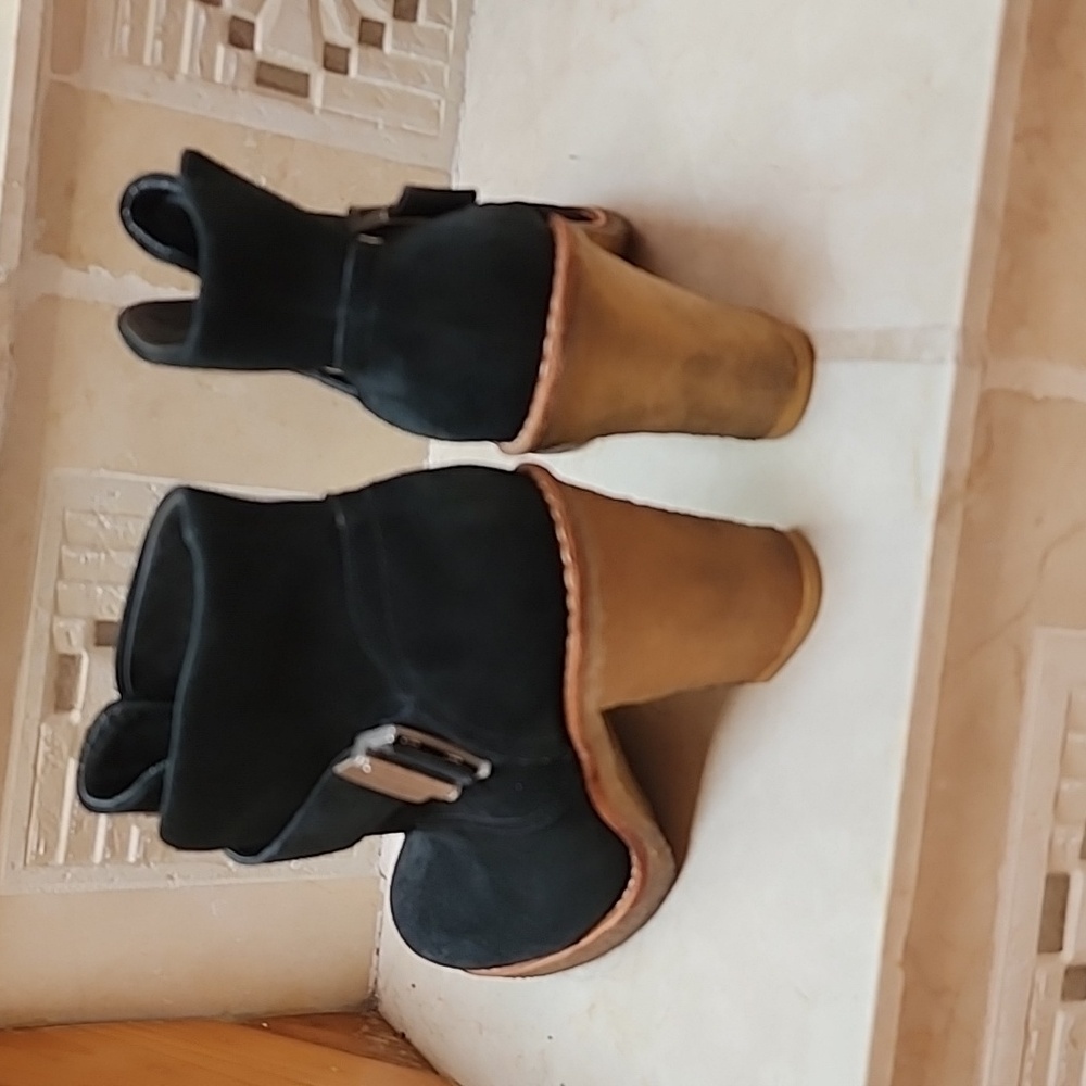 Ugg Black Suede Heeled Ankle Boots Size 8
